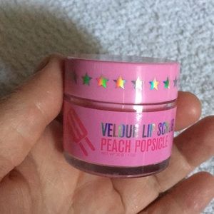 JeffreeStar velour lip scrub in peach popsicle